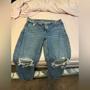 AE Strigid Mom Jean Ripped Knees New!